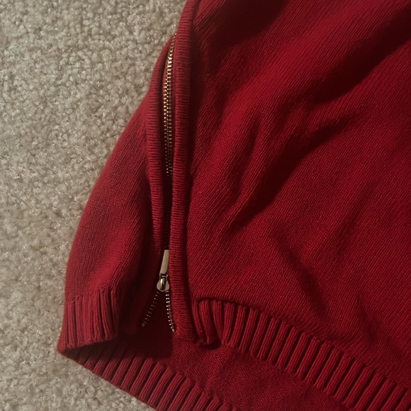 Red sweater - Picture 3 of 4